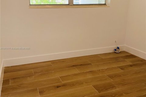 Casa en alquiler en Miami, Florida, 3 dormitorios, 145.11 m2 № 1924552 - foto 12