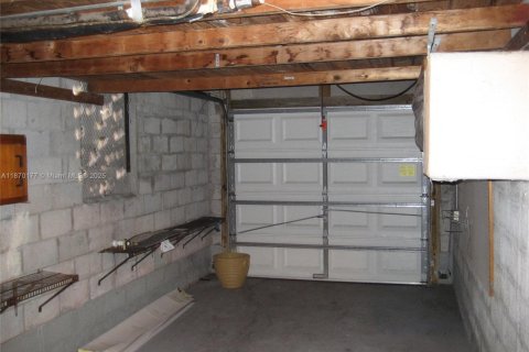 Casa en alquiler en Miami, Florida, 3 dormitorios, 145.11 m2 № 1924552 - foto 17