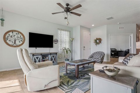 Villa ou maison à vendre à Wesley Chapel, Floride: 3 chambres, 147.44 m2 № 1851179 - photo 8