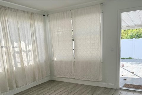 House in Dania Beach, Florida 3 bedrooms, 129.32 sq.m. № 2010133 - photo 11