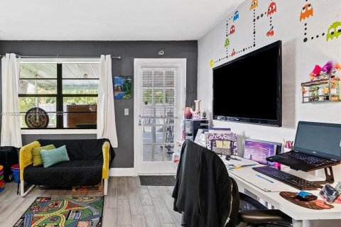 House in Dania Beach, Florida 3 bedrooms, 129.32 sq.m. № 2010133 - photo 12