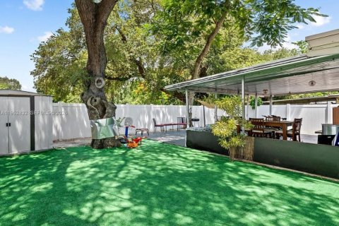 House in Dania Beach, Florida 3 bedrooms, 129.32 sq.m. № 2010133 - photo 14