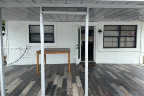 House in Dania Beach, Florida 3 bedrooms, 129.32 sq.m. № 2010133 - photo 13