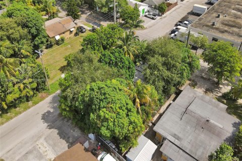 House in Hollywood, Florida 2 bedrooms, 83.15 sq.m. № 1938892 - photo 9