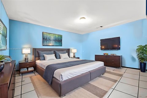 House in Hollywood, Florida 2 bedrooms, 83.15 sq.m. № 1938892 - photo 3