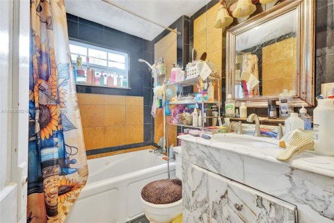 House in Hollywood, Florida 2 bedrooms, 83.15 sq.m. № 1938892 - photo 29
