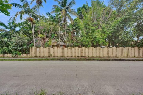 House in Hollywood, Florida 2 bedrooms, 83.15 sq.m. № 1938892 - photo 17