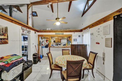 House in Hollywood, Florida 2 bedrooms, 83.15 sq.m. № 1938892 - photo 21