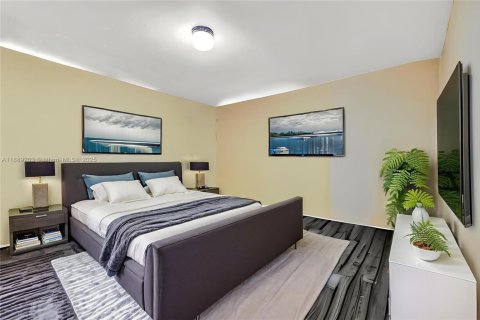House in Hollywood, Florida 2 bedrooms, 83.15 sq.m. № 1938892 - photo 4