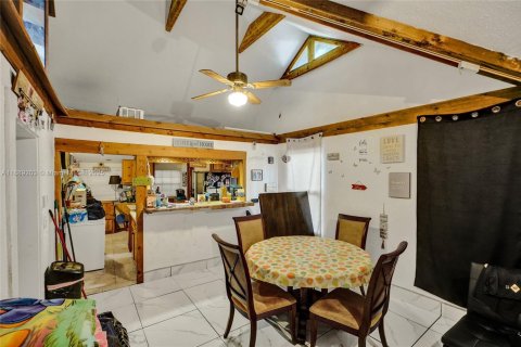 House in Hollywood, Florida 2 bedrooms, 83.15 sq.m. № 1938892 - photo 20