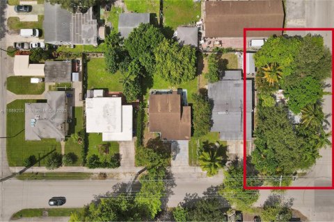 House in Hollywood, Florida 2 bedrooms, 83.15 sq.m. № 1938892 - photo 1