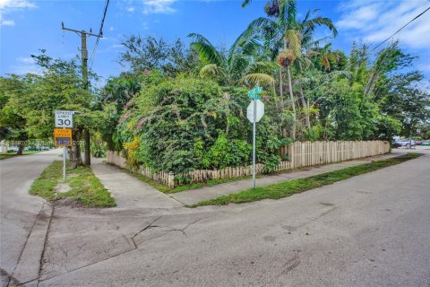 House in Hollywood, Florida 2 bedrooms, 83.15 sq.m. № 1938892 - photo 16