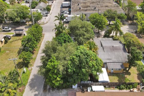 House in Hollywood, Florida 2 bedrooms, 83.15 sq.m. № 1938892 - photo 8