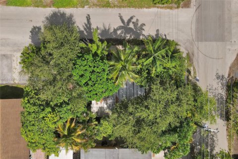 House in Hollywood, Florida 2 bedrooms, 83.15 sq.m. № 1938892 - photo 12
