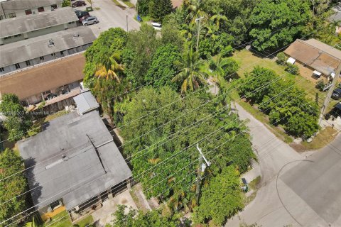 House in Hollywood, Florida 2 bedrooms, 83.15 sq.m. № 1938892 - photo 11