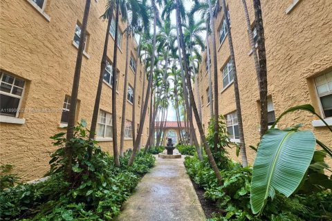 Copropriété à vendre à Miami Beach, Floride: 2 chambres, 63.17 m2 № 1943383 - photo 14