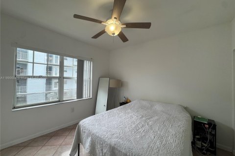 Copropriété à vendre à Miami Beach, Floride: 2 chambres, 63.17 m2 № 1943383 - photo 8