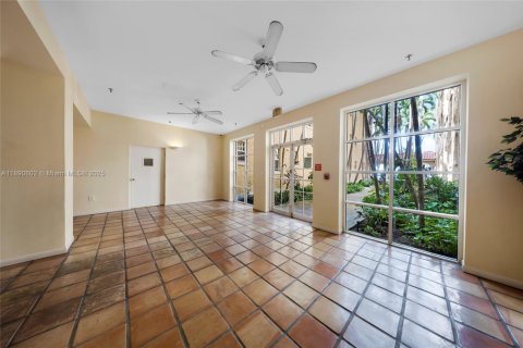 Copropriété à vendre à Miami Beach, Floride: 2 chambres, 63.17 m2 № 1943383 - photo 20