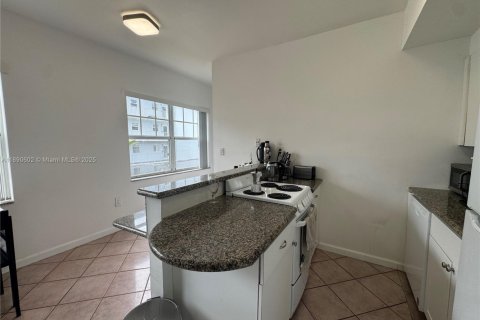 Copropriété à vendre à Miami Beach, Floride: 2 chambres, 63.17 m2 № 1943383 - photo 6