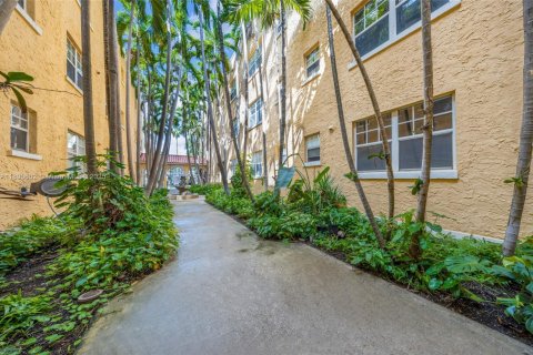 Copropriété à vendre à Miami Beach, Floride: 2 chambres, 63.17 m2 № 1943383 - photo 22