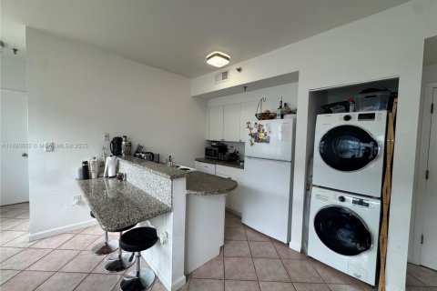 Copropriété à vendre à Miami Beach, Floride: 2 chambres, 63.17 m2 № 1943383 - photo 4