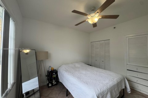 Copropriété à vendre à Miami Beach, Floride: 2 chambres, 63.17 m2 № 1943383 - photo 10