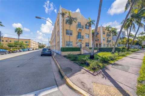 Copropriété à vendre à Miami Beach, Floride: 2 chambres, 63.17 m2 № 1943383 - photo 25