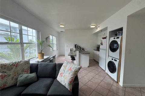 Copropriété à vendre à Miami Beach, Floride: 2 chambres, 63.17 m2 № 1943383 - photo 1