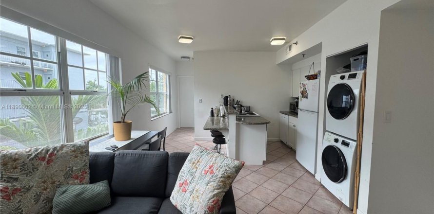 Condo à Miami Beach, Floride, 2 chambres № 1943383