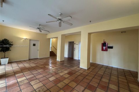 Copropriété à vendre à Miami Beach, Floride: 2 chambres, 63.17 m2 № 1943383 - photo 12