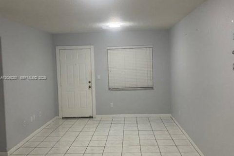 Copropriété à louer à Hialeah, Floride: 2 chambres, 78.97 m2 № 2169212 - photo 4