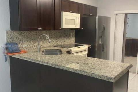 Copropriété à louer à Hialeah, Floride: 2 chambres, 78.97 m2 № 2169212 - photo 6