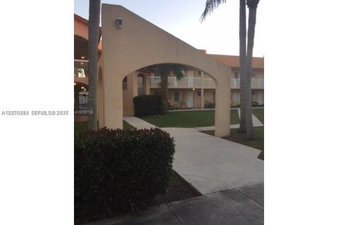 Copropriété à louer à Hialeah, Floride: 2 chambres, 78.97 m2 № 2169212 - photo 3
