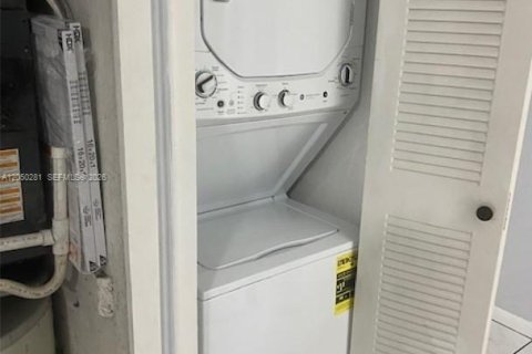 Copropriété à louer à Hialeah, Floride: 2 chambres, 78.97 m2 № 2169212 - photo 12