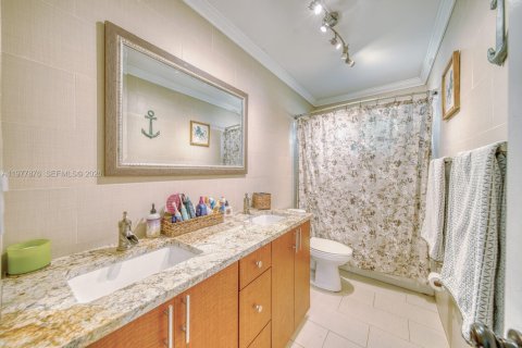 Купить виллу или дом в Пальметто-Бей, Флорида 3 спальни, 153.01м2, № 2042438 - фото 6