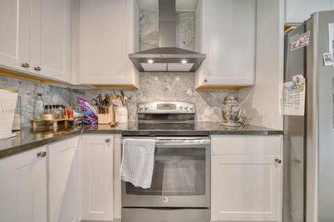 Купить виллу или дом в Пальметто-Бей, Флорида 3 спальни, 153.01м2, № 2042438 - фото 10