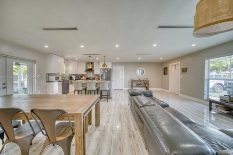 Купить виллу или дом в Пальметто-Бей, Флорида 3 спальни, 153.01м2, № 2042438 - фото 3