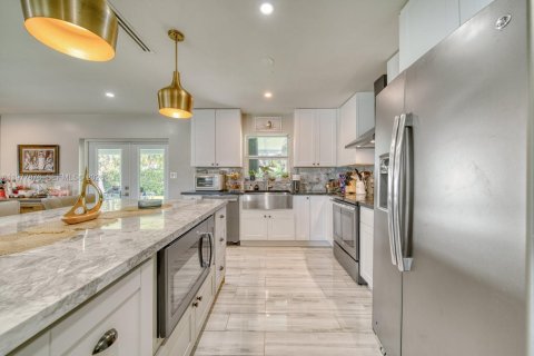 Купить виллу или дом в Пальметто-Бей, Флорида 3 спальни, 153.01м2, № 2042438 - фото 11