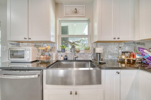 Купить виллу или дом в Пальметто-Бей, Флорида 3 спальни, 153.01м2, № 2042438 - фото 9