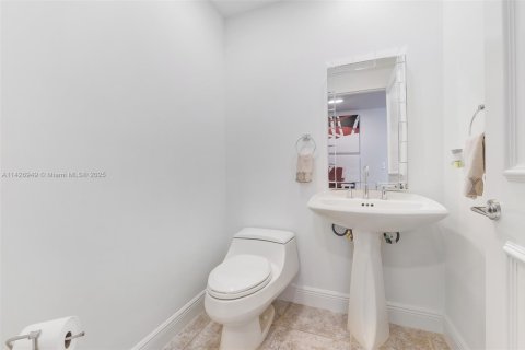 Condo in Key Biscayne, Florida, 3 bedrooms  № 1697951 - photo 14