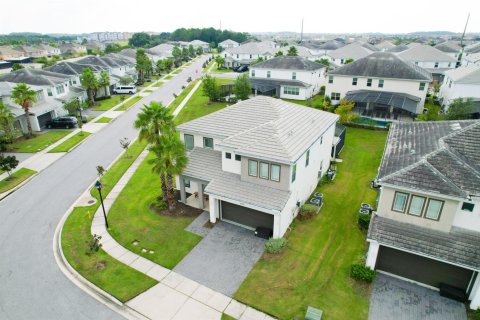 House in Kissimmee, Florida 5 bedrooms, 284.93 sq.m. № 2181347 - photo 3