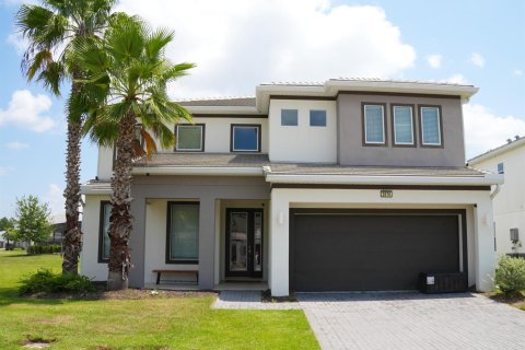 House in Kissimmee, Florida 5 bedrooms, 284.93 sq.m. № 2181347