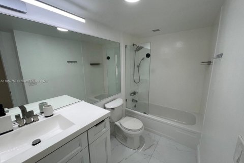 Condominio en venta en Aventura, Florida, 1 dormitorio, 99.03 m2 № 1865773 - foto 8