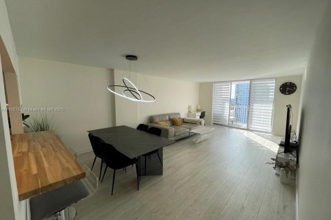 Condominio en venta en Aventura, Florida, 1 dormitorio, 99.03 m2 № 1865773 - foto 1
