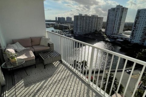 Condominio en venta en Aventura, Florida, 1 dormitorio, 99.03 m2 № 1865773 - foto 9
