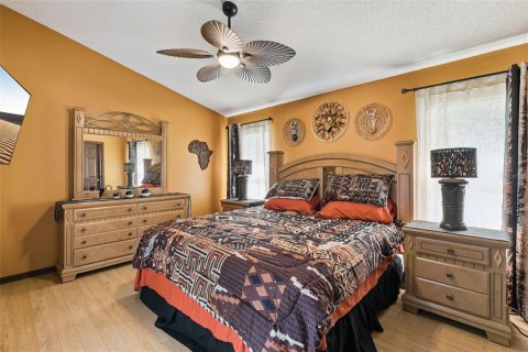 House in Kissimmee, Florida 4 bedrooms, 166.39 sq.m. № 2424188 - photo 25