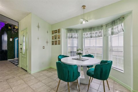 House in Kissimmee, Florida 4 bedrooms, 166.39 sq.m. № 2424188 - photo 12