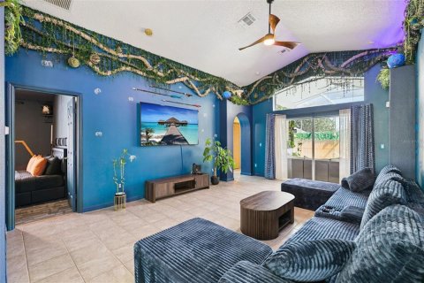 House in Kissimmee, Florida 4 bedrooms, 166.39 sq.m. № 2424188 - photo 13