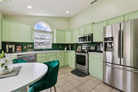 House in Kissimmee, Florida 4 bedrooms, 166.39 sq.m. № 2424188 - photo 11