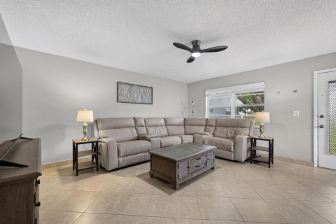 Condo in Delray Beach, Florida, 2 bedrooms № 2172357 - photo 3